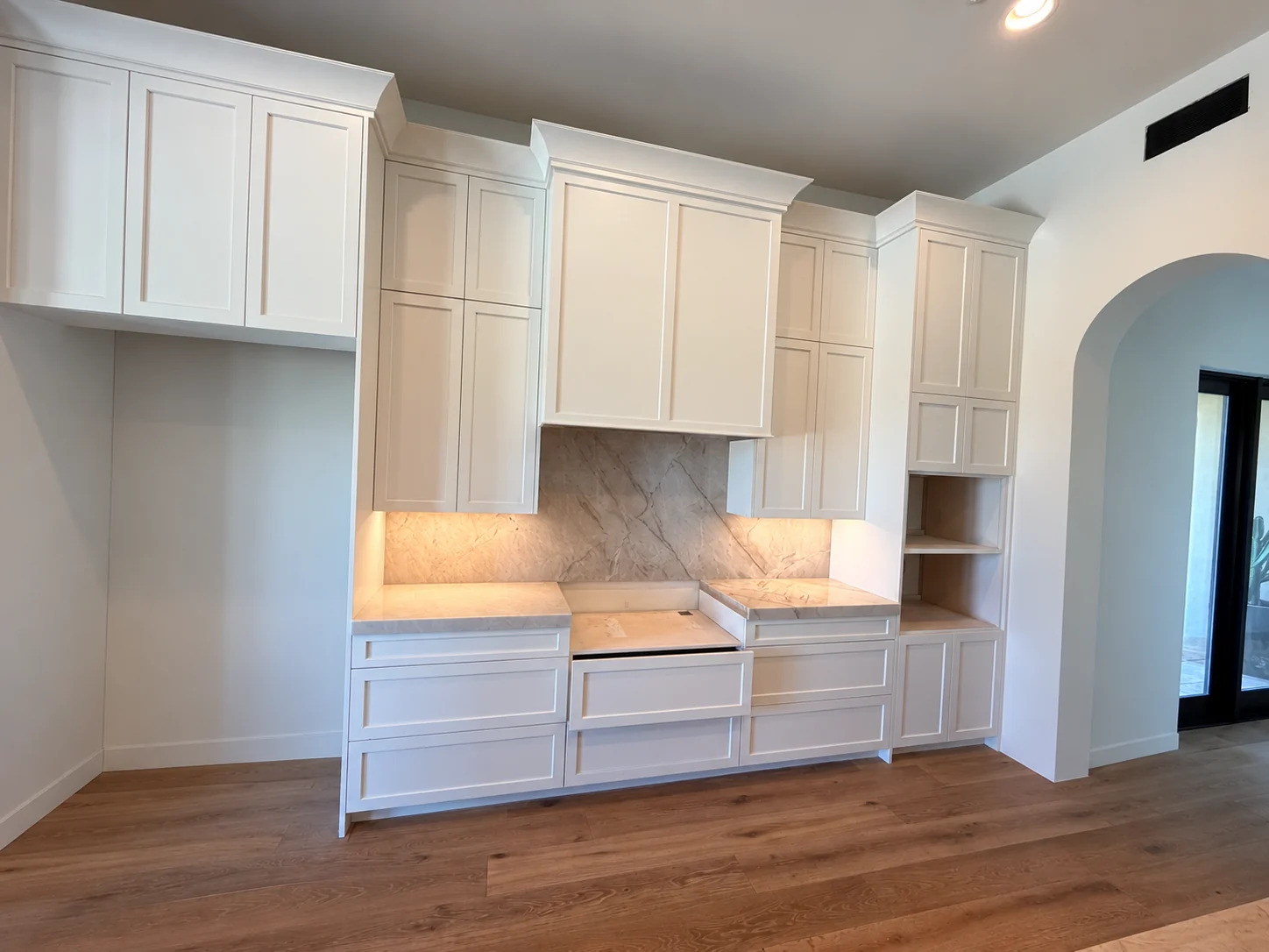 Cabinet lighting
